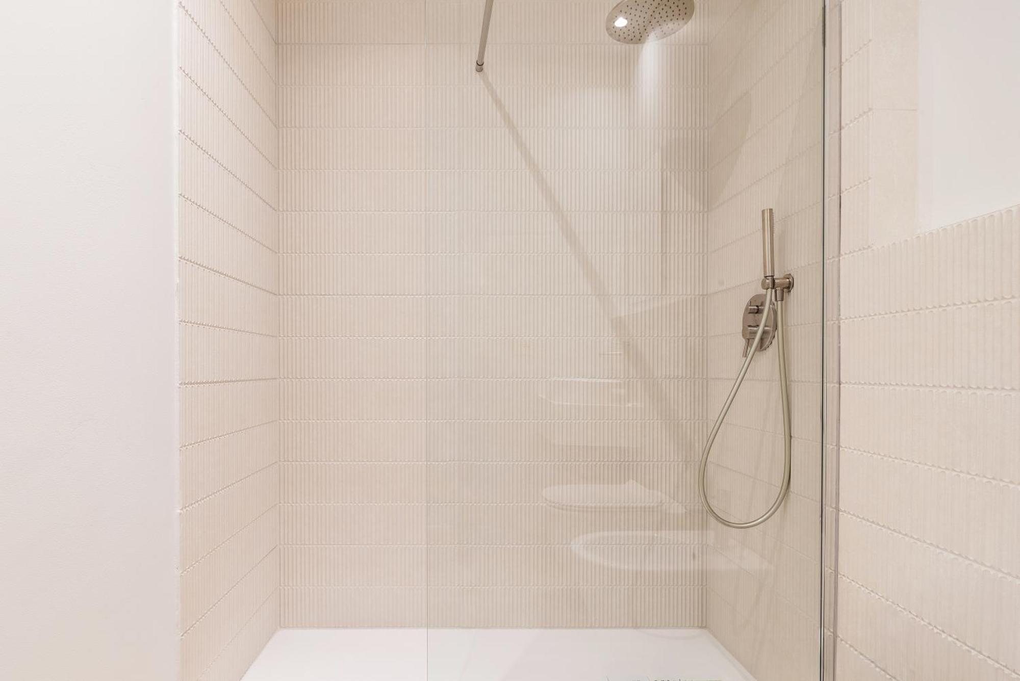 Easyhomes-City Centre Suites Milan Luaran gambar