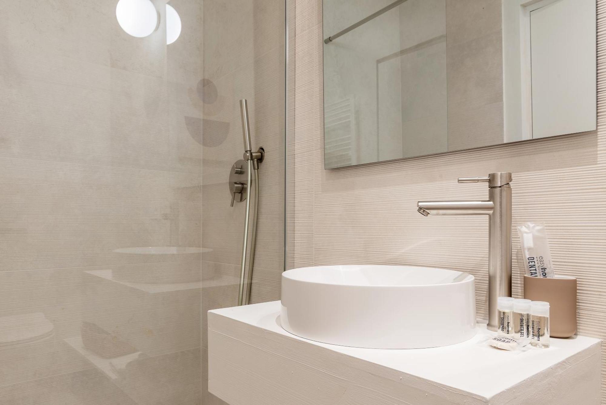 Easyhomes-City Centre Suites Milan Luaran gambar